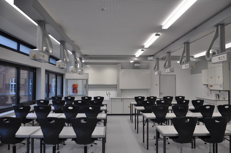 Activeboard, 1 Hilfe, Löschdecke, Augennotdusche, Anschlussschrank, Bedienschrank, Beamer